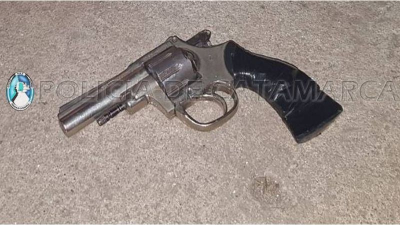 Detienen a una persona con un arma de fuego cargada