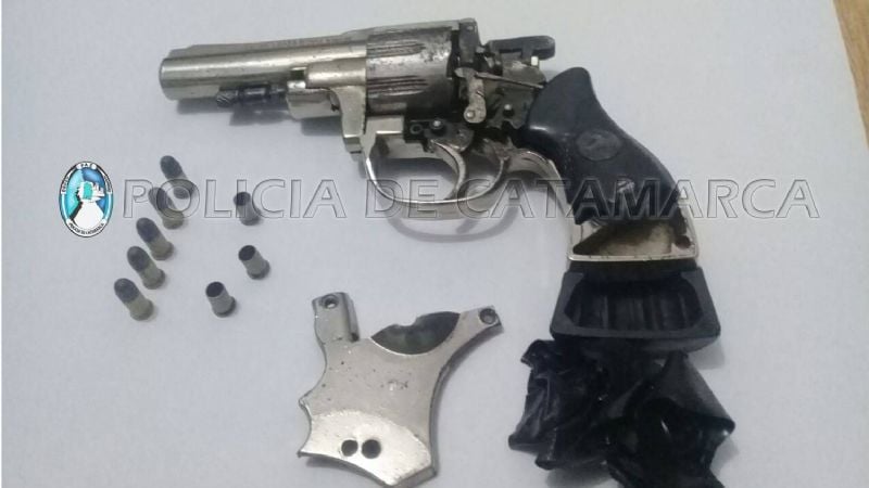 Detienen a una persona con un arma de fuego cargada