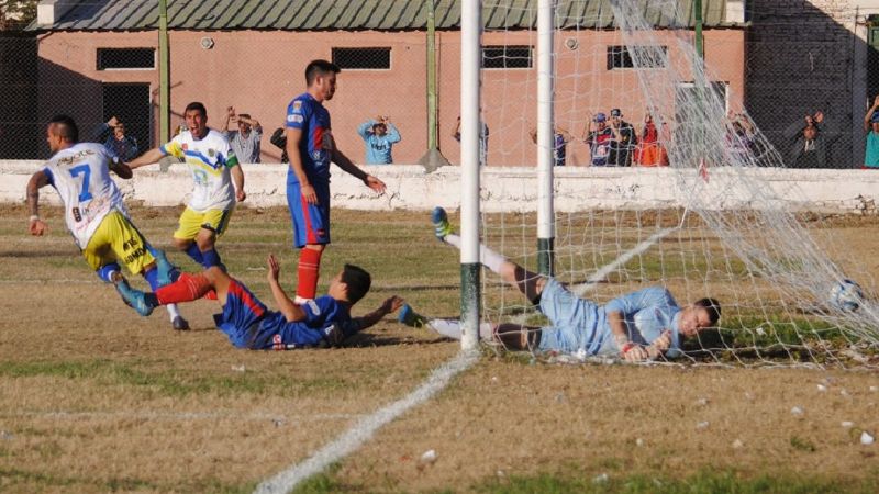 “Poli” frenó a Güemes y “Defe” cayó en Santiago