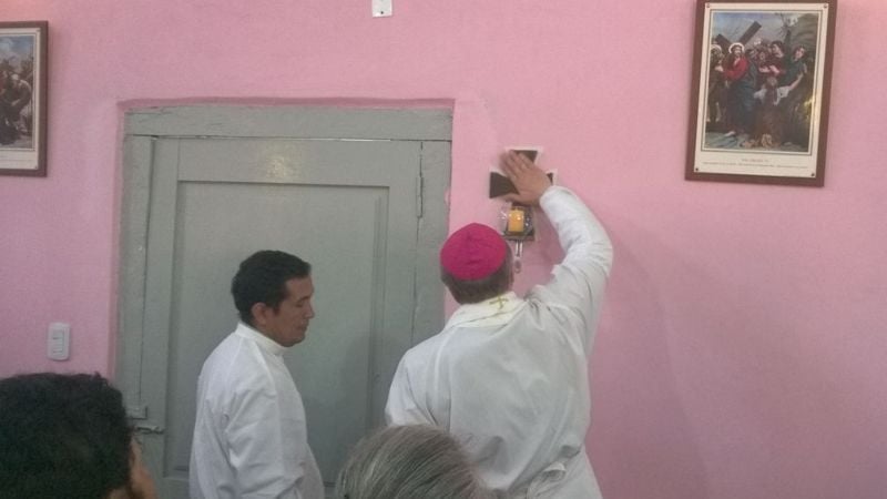 Emotiva ceremonia de consagración del altar del templo en Sumalao