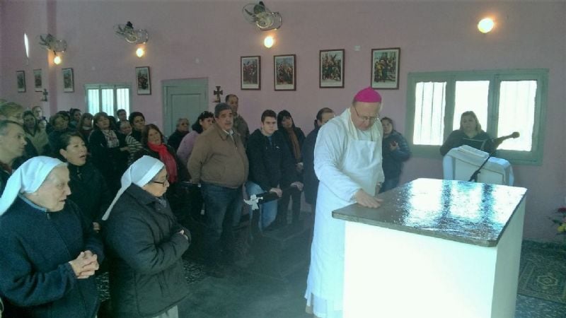 Emotiva ceremonia de consagración del altar del templo en Sumalao