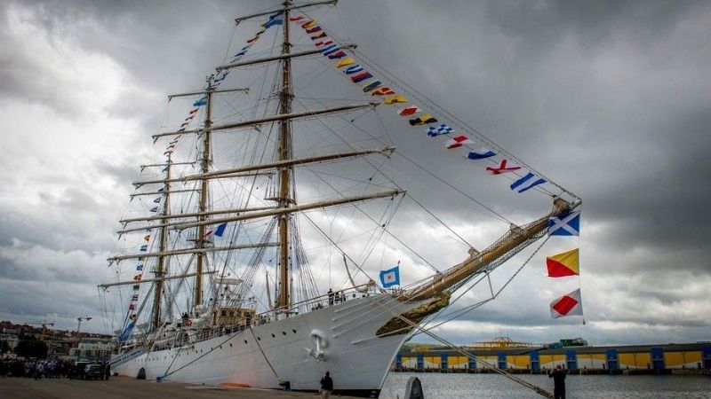 Visita histórica: la Fragata Libertad llega a Gran Bretaña