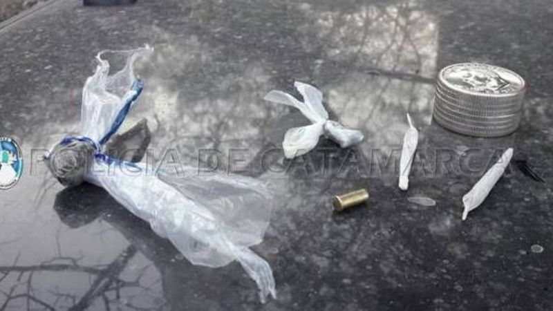 Secuestran un arma de fuego y droga