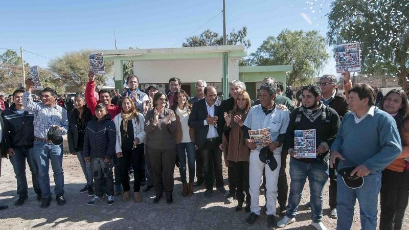 Lucía entregó más viviendas en Fiambalá