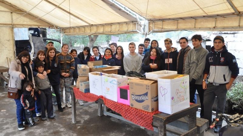 Escuelas preuniversitarias realizaron donación a comedor infantil