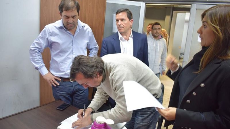 Compran terrenos para relocalizar a familias