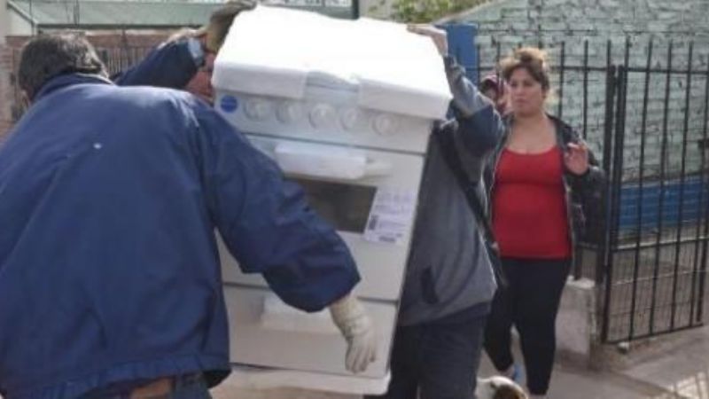 Cambiemos entrega electrodomésticos a cambio de votos