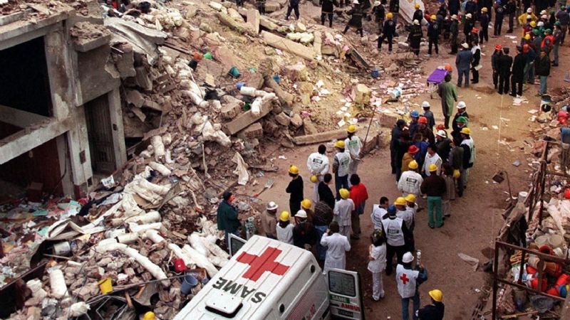 Identificaron un nuevo ADN entre los restos de la AMIA