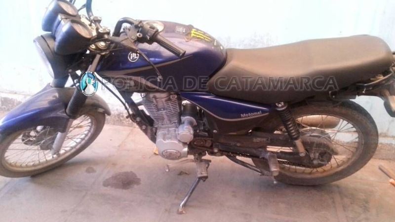 Arrestan a un joven y secuestran una motocicleta
