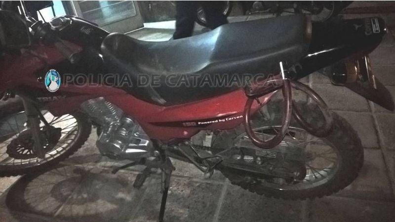 Tras una persecución, detienen a un sujeto y recuperan moto robada