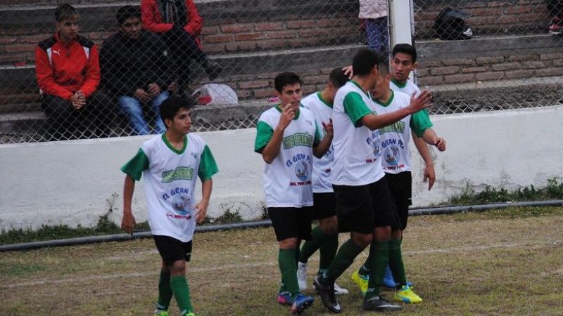 Los Sureños en la “A” y S. Rojas en la “B”, arriba