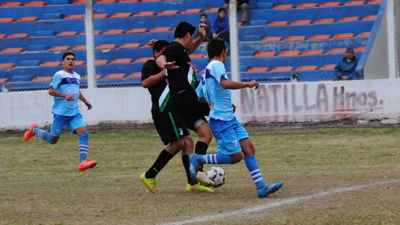 Los Sureños en la “A” y S. Rojas en la “B”, arriba