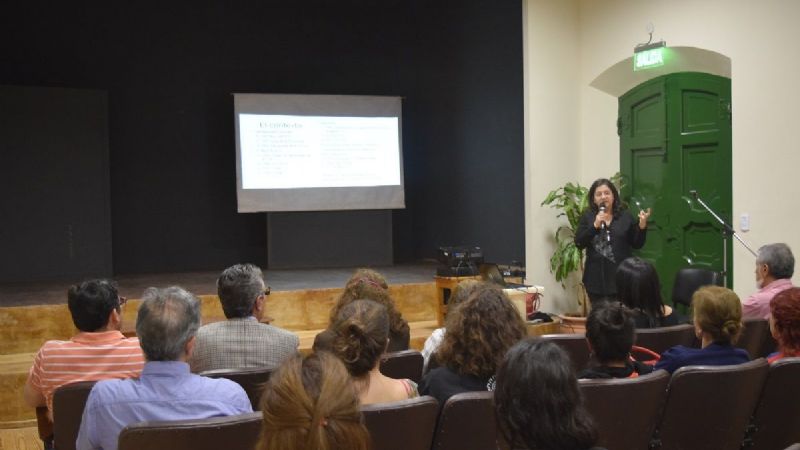 Charla "Tratamiento de Restos Humanos Indígenas" en el Calchaquí