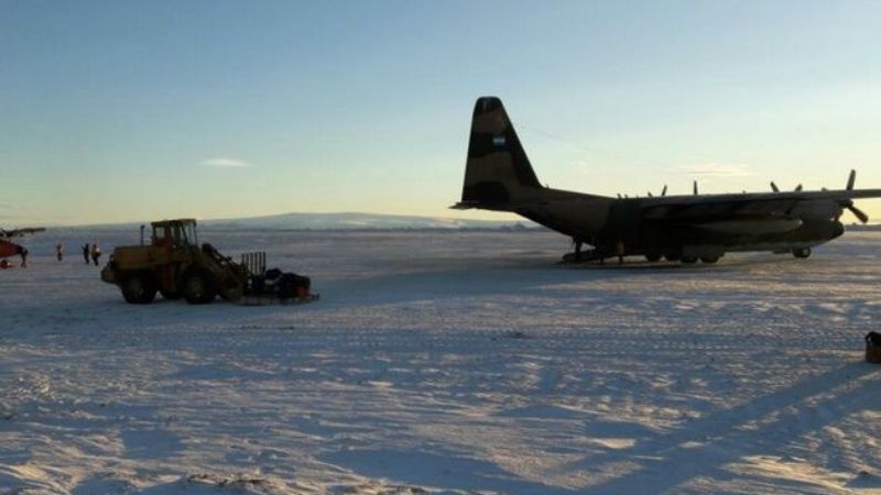 Histórico rescate a suboficial que se quebró en la Antártida