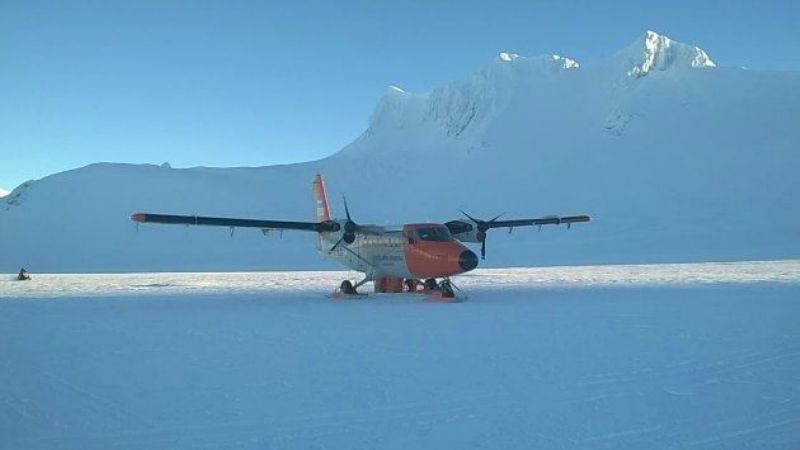 Histórico rescate a suboficial que se quebró en la Antártida