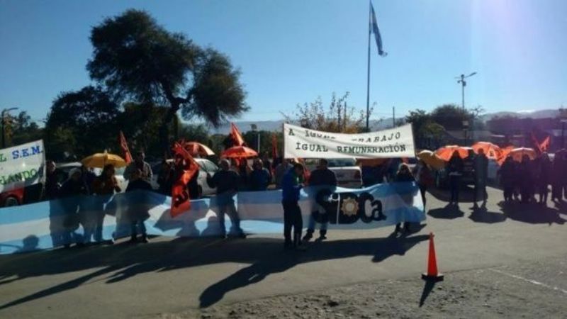 Sigue el reclamo de docentes de Valle Viejo
