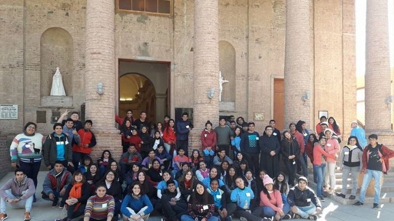 Encuentro de Jóvenes del Oeste con misión barrial en la parroquia de Belén