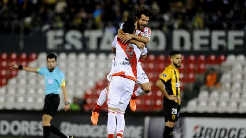 River, con goles “nuevos” de Scocco y Larrondo