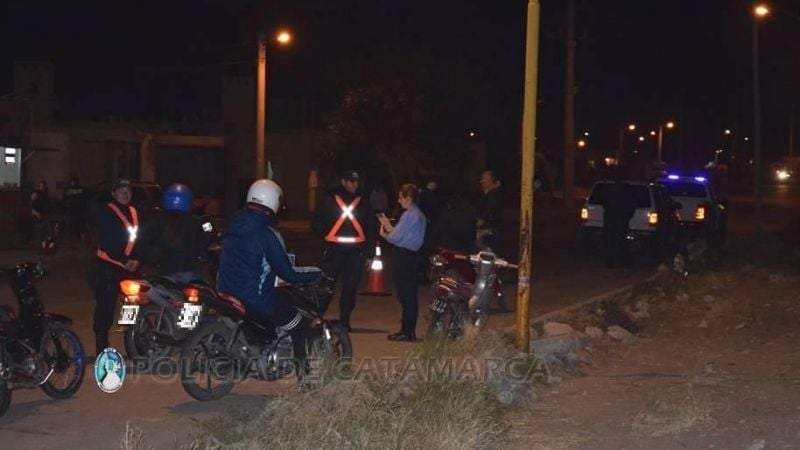 Secuestran 30 motos y arrestan a un joven en controles