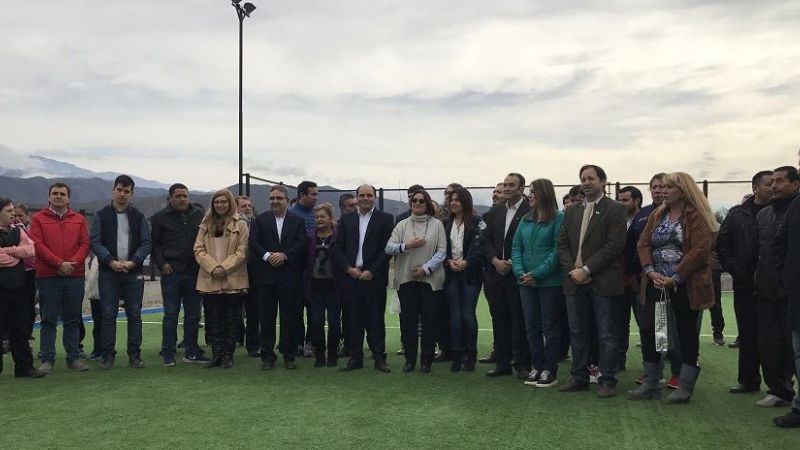 La Gobernadora y Jalil inauguraron una nueva canchita barrial