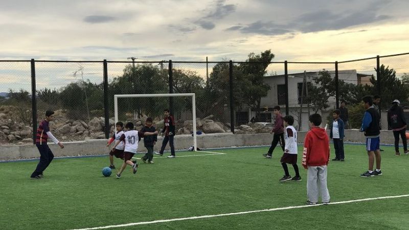 La Gobernadora y Jalil inauguraron una nueva canchita barrial