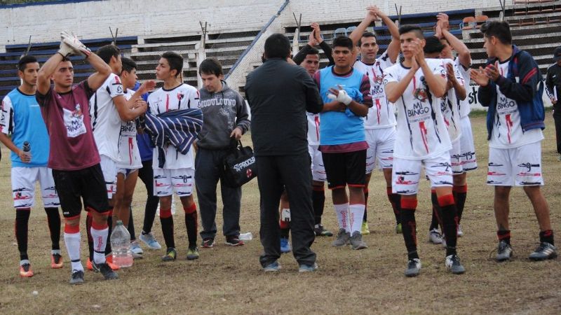 “Defe”, con los chicos, le ganó 2-0 a La Estación