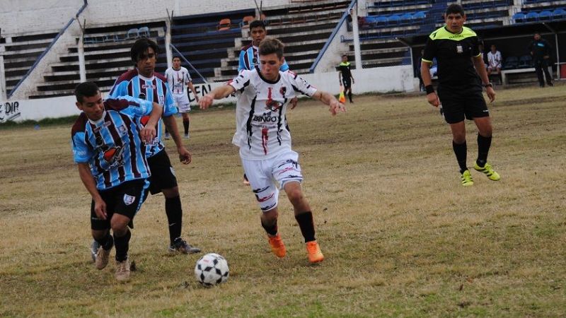 “Defe”, con los chicos, le ganó 2-0 a La Estación