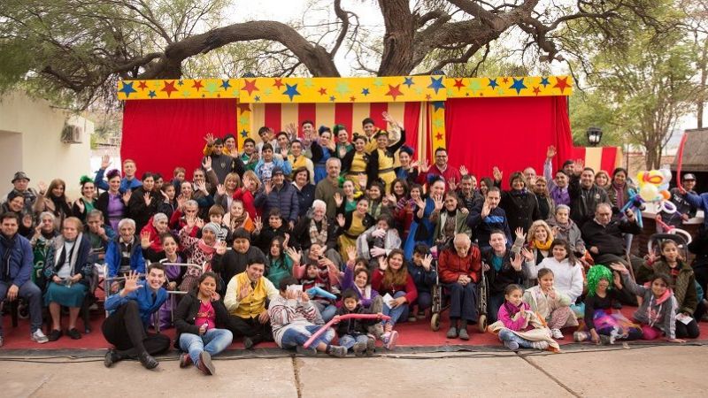 Grupo de teatro porteño brindó un espectáculo integrador