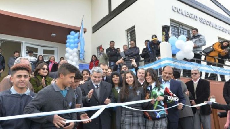 La Gobernadora inauguró una escuela en Mutquín