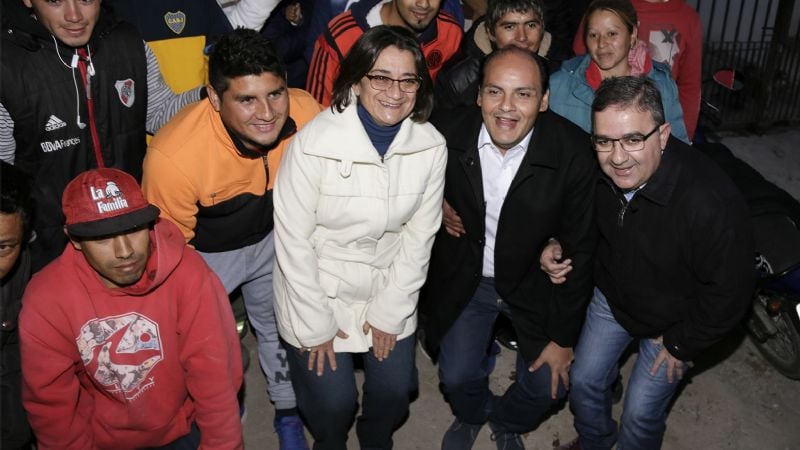 Lucía y Jalil inauguraron asfalto en el sur y un SUM en La Chacarita