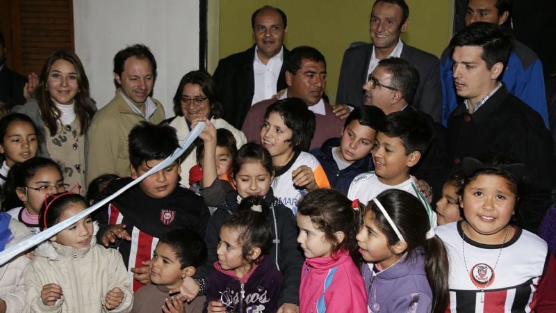 Lucía y Jalil inauguraron asfalto en el sur y un SUM en La Chacarita