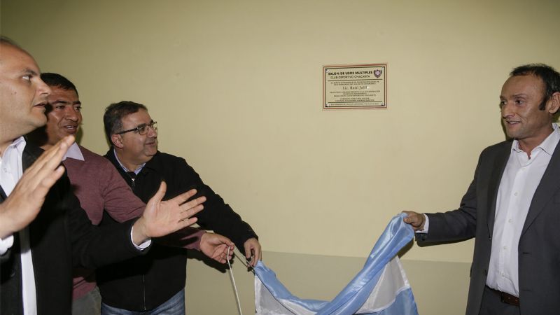 Lucía y Jalil inauguraron asfalto en el sur y un SUM en La Chacarita