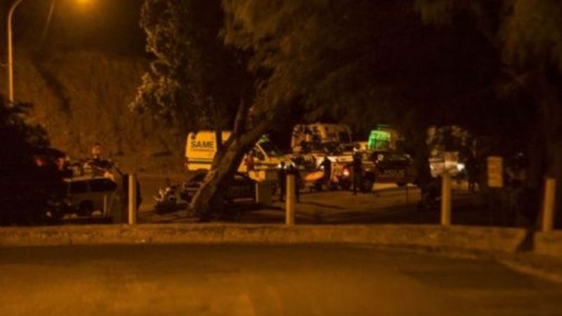 En ataque de furia, golpeó a su pareja y destrozó el auto