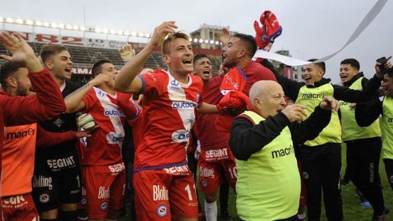 Argentinos venció a Gimnasia (J) y volvió a la “A”