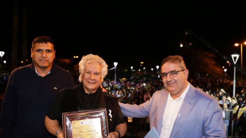 Víctor Heredia celebró el 9 de Julio junto a los vecinos