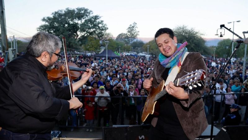 Víctor Heredia celebró el 9 de Julio junto a los vecinos