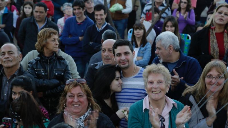 Víctor Heredia celebró el 9 de Julio junto a los vecinos