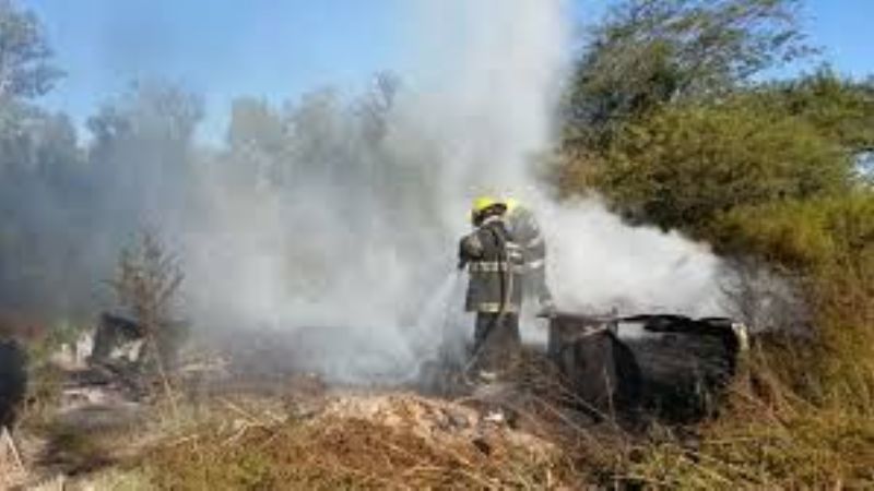 Incendio de pastizales en el oeste de la Capital