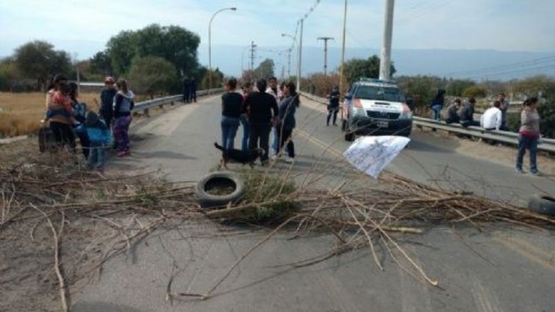 Vecinos piden por una pediatra que fue removida