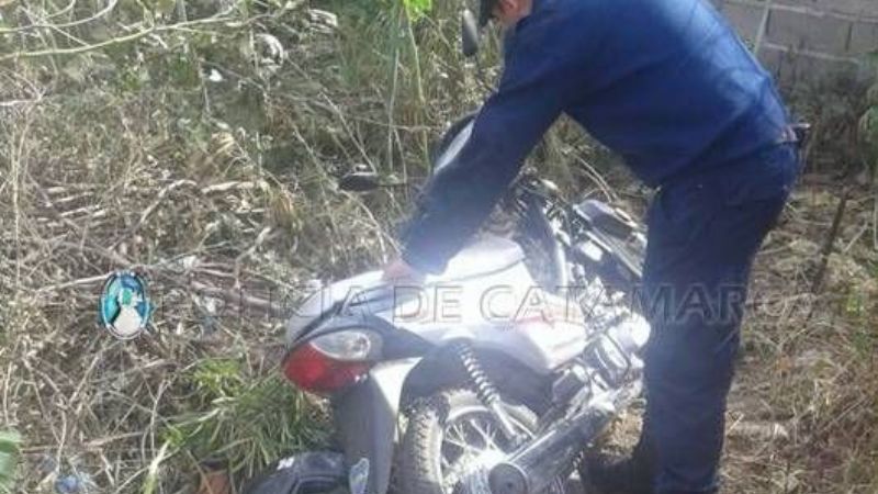 Robaron una moto y la dejaron abandonada en un descampado