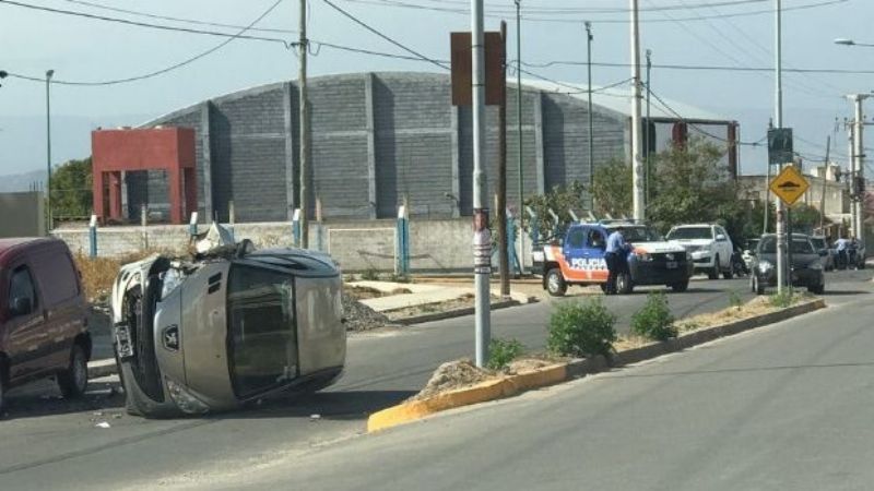 Choque y vuelco en la Capital