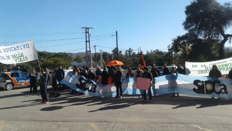 Protesta de docentes chacareros por descuentos