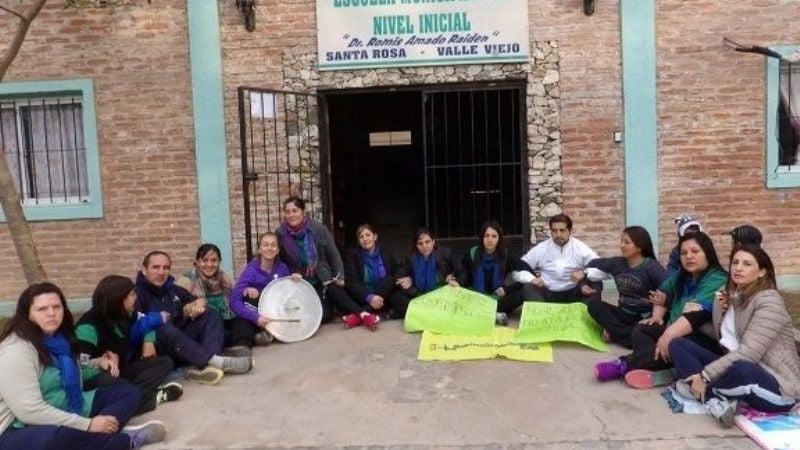Ordenan a Jalile frenar los descuentos a docentes