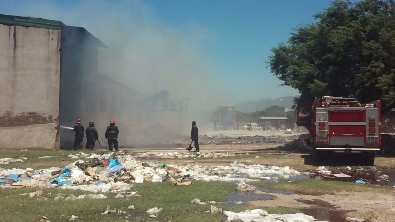 Incendio en la planta de tratamiento de residuos
