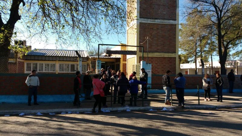 Conmovidos, votan los ciudadanos de Los Altos