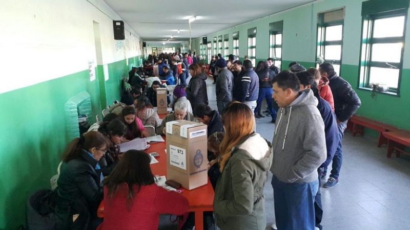 Con retraso comenzó la votación en Santa María