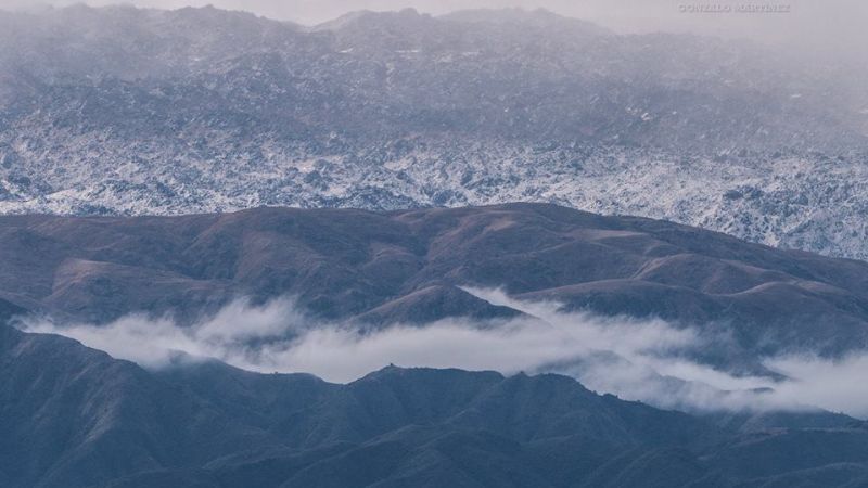 La nieve, presente en las postales de una jornada cívica