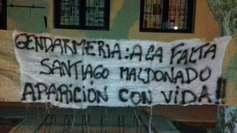 Bandera por Maldonado en la Escuela donde debía votar