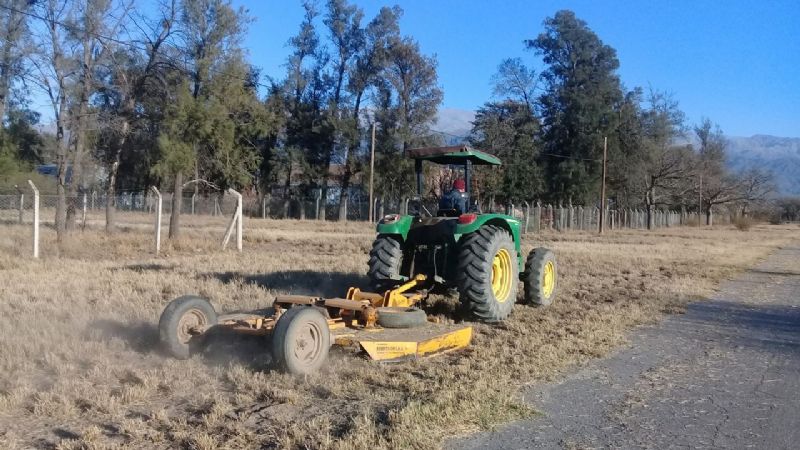 Limpieza y desmalezamiento en el Parque Industrial El Pantanillo