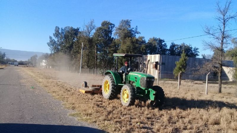 Limpieza y desmalezamiento en el Parque Industrial El Pantanillo